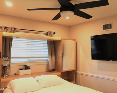2084 Latham Street - Photo Thumbnail 9