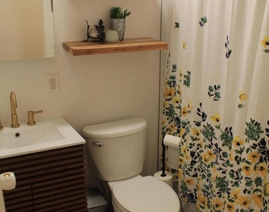 2084 Latham Street - Photo Thumbnail 8