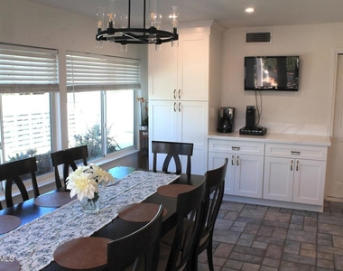 2084 Latham Street - Photo Thumbnail 3