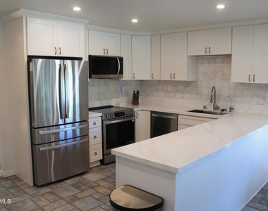 2084 Latham Street - Photo Thumbnail 2