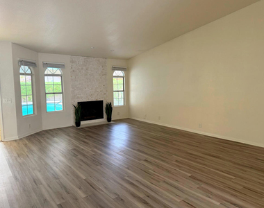 52310 Avenida Madero - Photo Thumbnail 2
