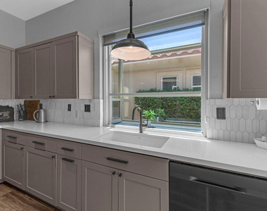 93 Kavenish Drive - Photo Thumbnail 5