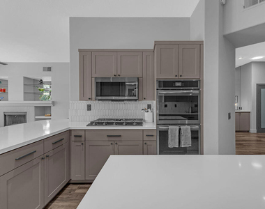93 Kavenish Drive - Photo Thumbnail 7