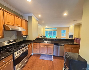 54 Fairways Drive - Photo Thumbnail 9