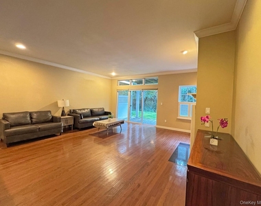54 Fairways Drive - Photo Thumbnail 4