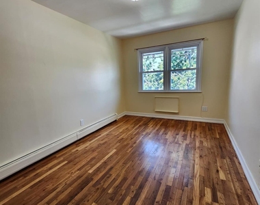 165-19 Chapin Pkwy - Photo Thumbnail 7