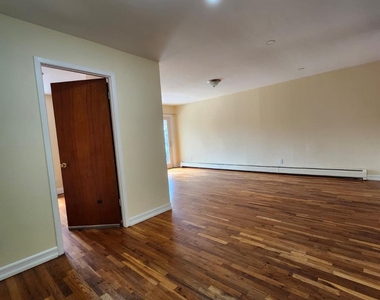 165-19 Chapin Pkwy - Photo Thumbnail 4