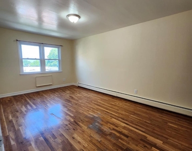 165-19 Chapin Pkwy - Photo Thumbnail 14
