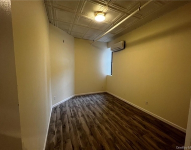 102 North Street - Photo Thumbnail 3