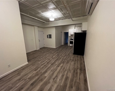 102 North Street - Photo Thumbnail 2
