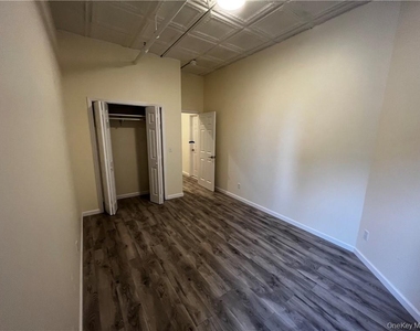 102 North Street - Photo Thumbnail 4