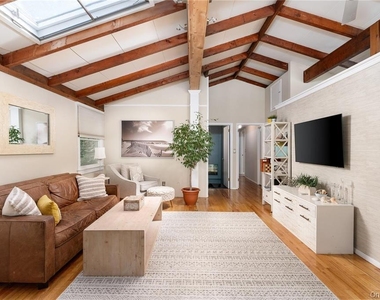 102 Fanning Avenue - Photo Thumbnail 7