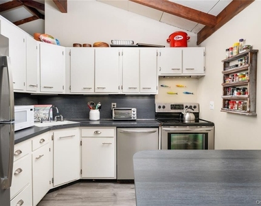 102 Fanning Avenue - Photo Thumbnail 9