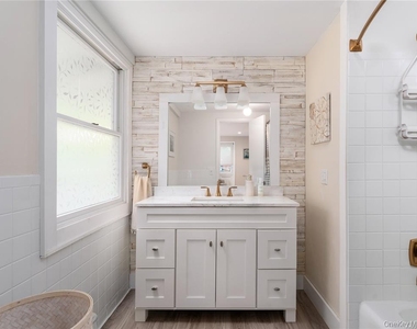 102 Fanning Avenue - Photo Thumbnail 13