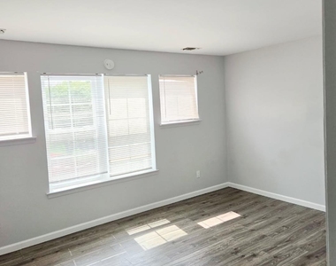 41 Maple Wing Boulevard - Photo Thumbnail 4