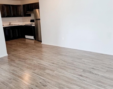 41 Maple Wing Boulevard - Photo Thumbnail 8