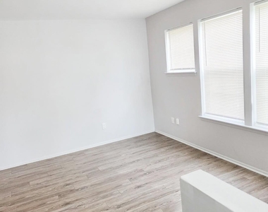 41 Maple Wing Boulevard - Photo Thumbnail 2