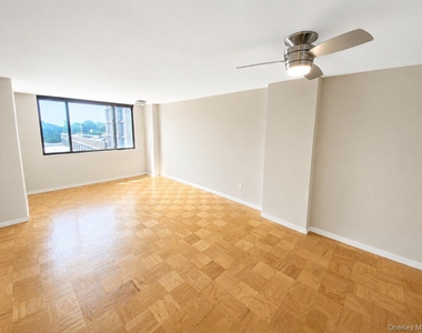 27110 Grand Central Parkway - Photo Thumbnail 2