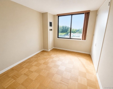 27110 Grand Central Parkway - Photo Thumbnail 8