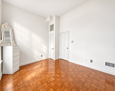 265 St James Place - Photo Thumbnail 6