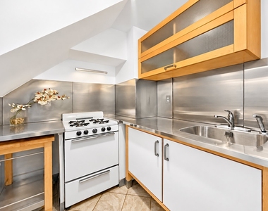 265 St James Place - Photo Thumbnail 3