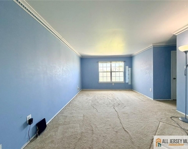 412 Plymouth Road - Photo Thumbnail 17