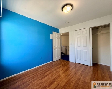 412 Plymouth Road - Photo Thumbnail 22