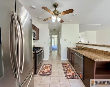 412 Plymouth Road - Photo Thumbnail 10