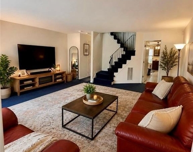 412 Plymouth Road - Photo Thumbnail 5