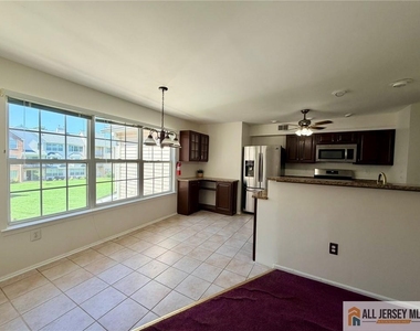 412 Plymouth Road - Photo Thumbnail 13