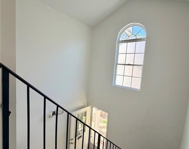 412 Plymouth Road - Photo Thumbnail 3