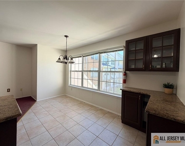 412 Plymouth Road - Photo Thumbnail 11