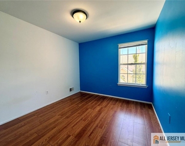 412 Plymouth Road - Photo Thumbnail 21