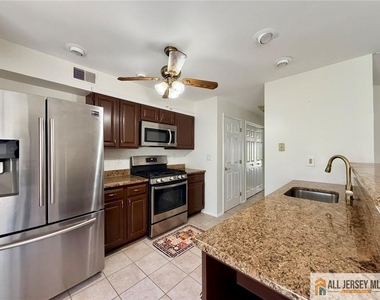 412 Plymouth Road - Photo Thumbnail 9