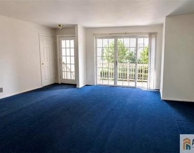412 Plymouth Road - Photo Thumbnail 6