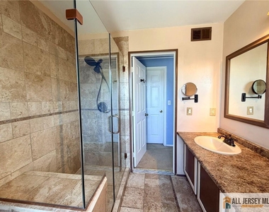 412 Plymouth Road - Photo Thumbnail 27