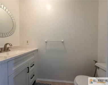 412 Plymouth Road - Photo Thumbnail 15