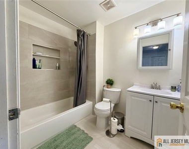 412 Plymouth Road - Photo Thumbnail 23