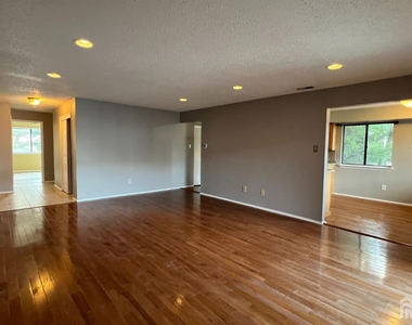 412 Edison Glen Terrace - Photo Thumbnail 4