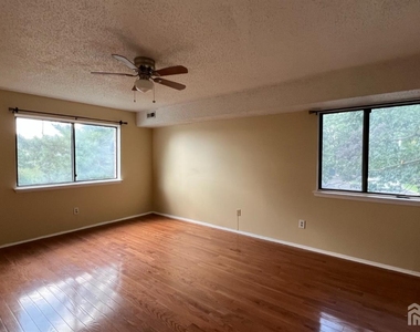 412 Edison Glen Terrace - Photo Thumbnail 7