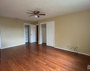 412 Edison Glen Terrace - Photo Thumbnail 10