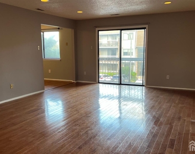412 Edison Glen Terrace - Photo Thumbnail 3