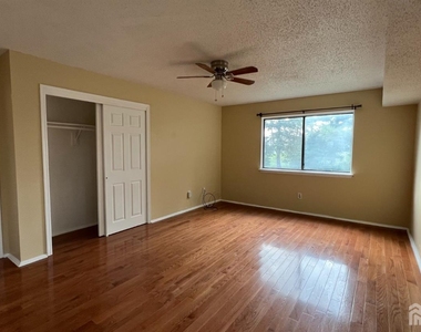 412 Edison Glen Terrace - Photo Thumbnail 6