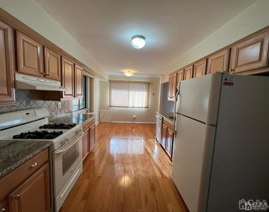 412 Edison Glen Terrace - Photo Thumbnail 2