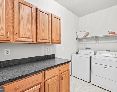 1753 N Independence Drive - Photo Thumbnail 21