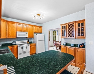 1753 N Independence Drive - Photo Thumbnail 8