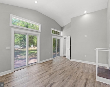 8405 Shirley Road - Photo Thumbnail 4