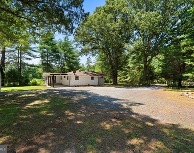 8405 Shirley Road - Photo Thumbnail 3