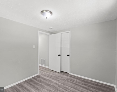 8405 Shirley Road - Photo Thumbnail 18