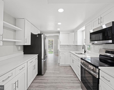 8405 Shirley Road - Photo Thumbnail 15